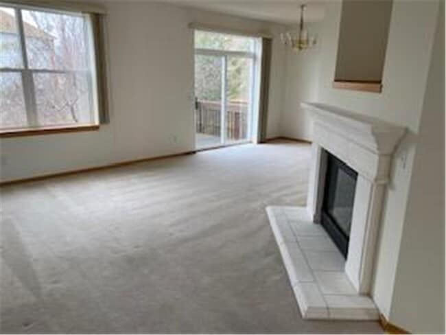 Building Photo - 3912 Everest Ln N