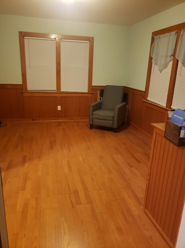 living room - 610 Walnut St