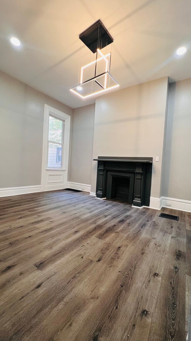 Building Photo - 517 Armandale St