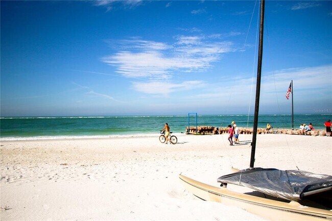 Building Photo - 3835 Almeria Ave