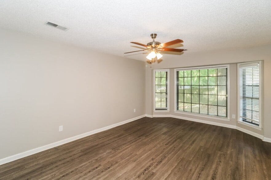 Building Photo - 6708 Henredon Dr