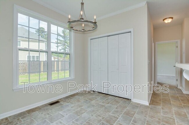 Building Photo - 1111 Hunters Cove