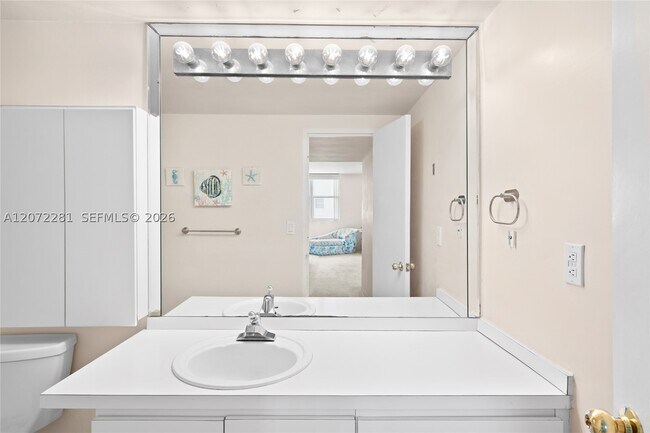Building Photo - 5001 Collins Ave