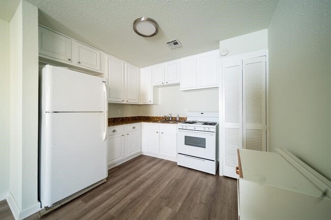 Building Photo - 5400 Sheldon St