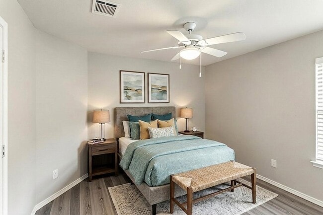 Building Photo - 2048 Lake Trail Dr