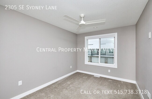 Building Photo - 2305 SE Sydney Ln