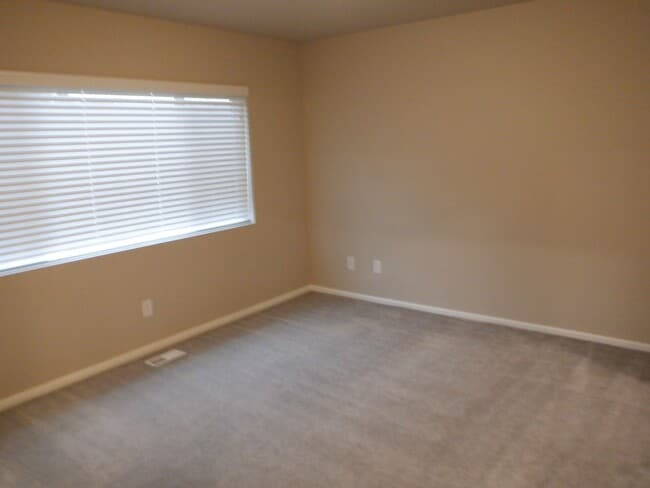 Building Photo - 3308 Hoffman Hill Blvd