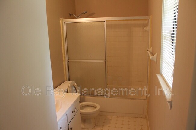 Building Photo - 2010 Sky Vista Dr W