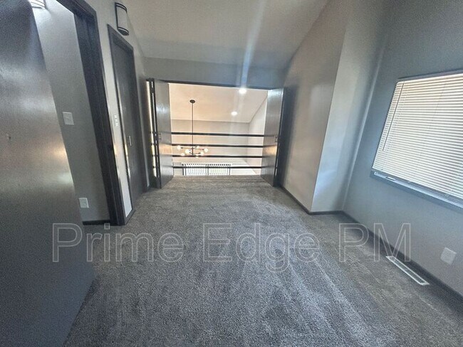 Building Photo - 1721 Ridgehaven Ct