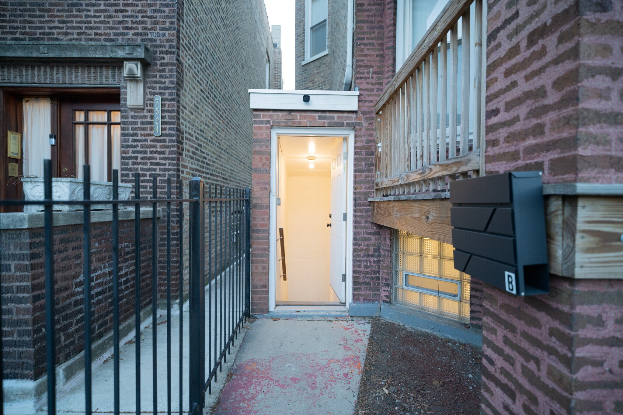 Building Photo - 7522 S Langley Ave