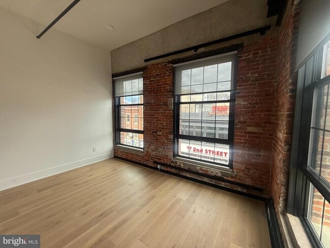 Building Photo - 500 South St