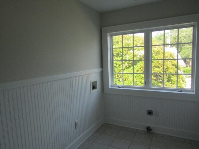 Building Photo - 703 Tradewind Ct