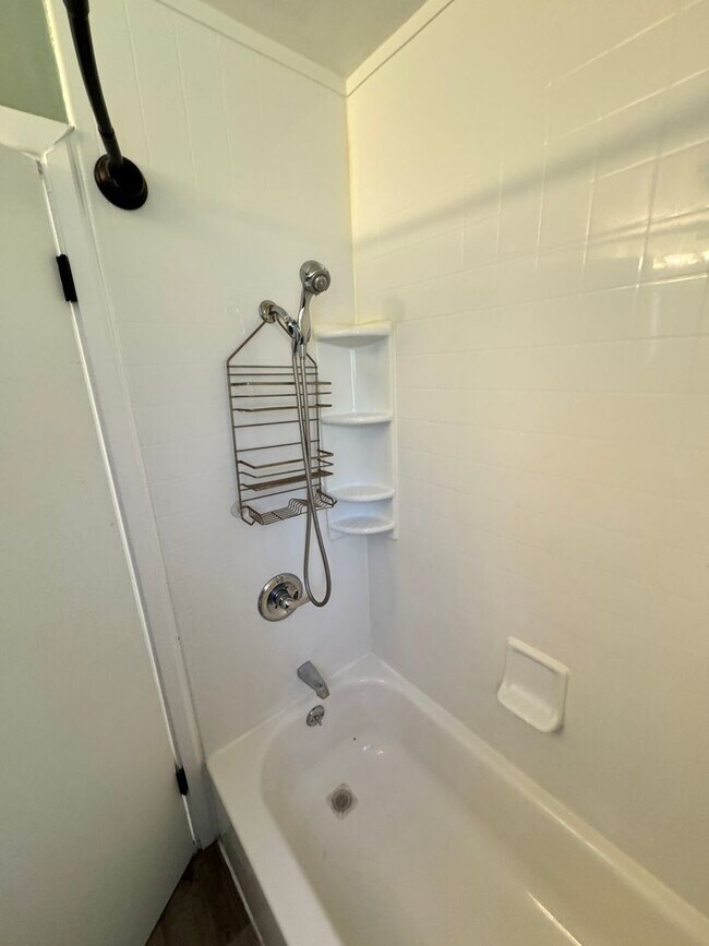 Building Photo - 3 Bedroom 1.5 baths! Walker & Cedar Hills ...