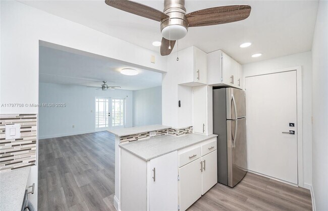 Primary Photo - 301 Sunrise Dr
