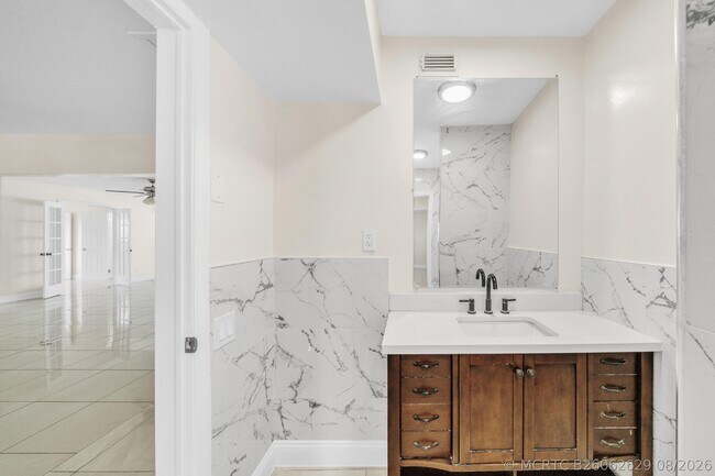 Building Photo - 4921 NW 39th St