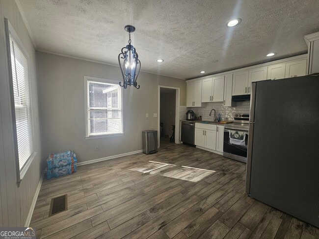 Building Photo - 68 Fourth St Ext