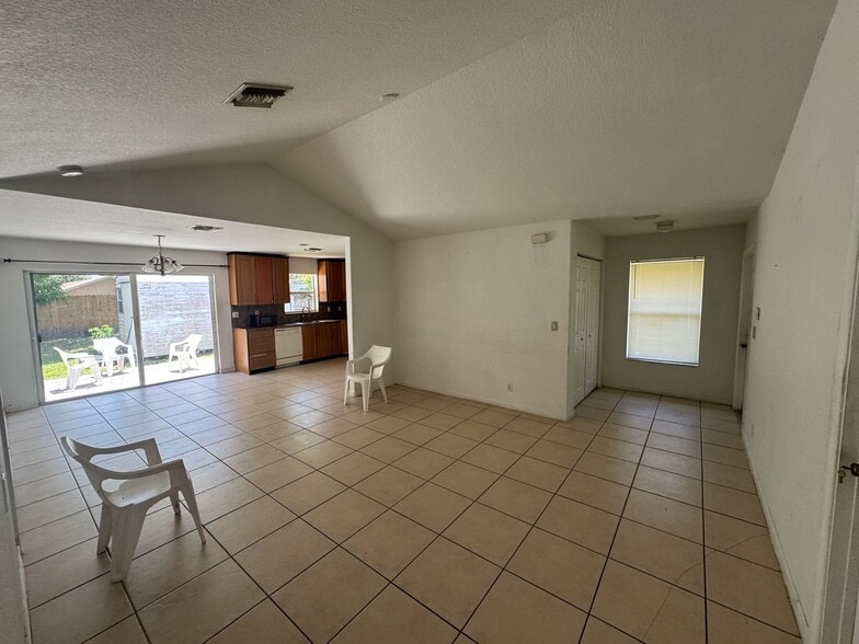 Building Photo - 2380 Saranac Ave