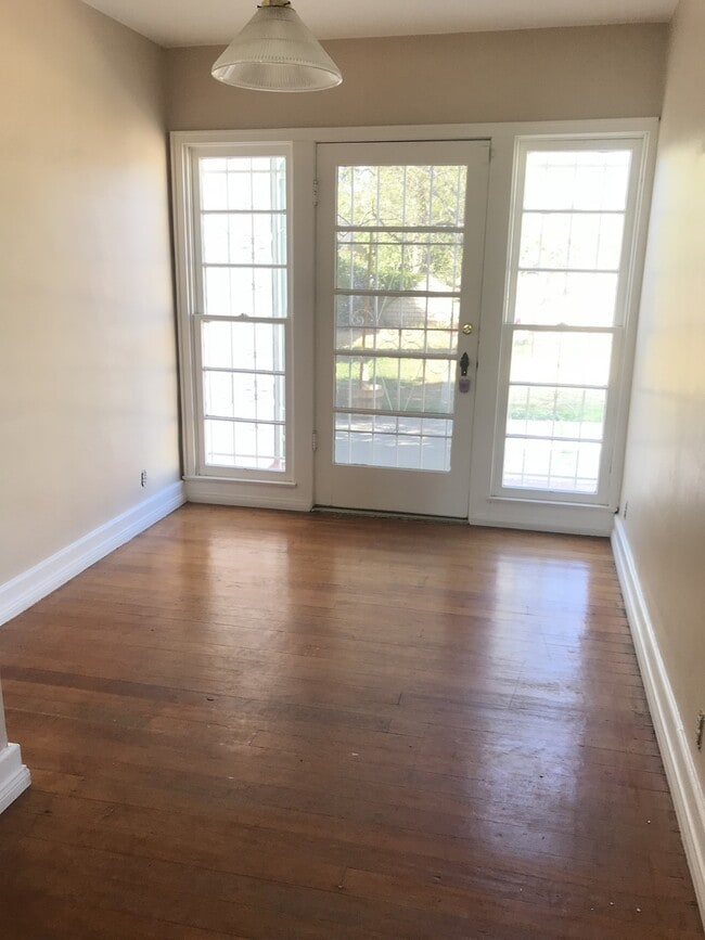 Building Photo - WOOD STREET BEAUTY!!!