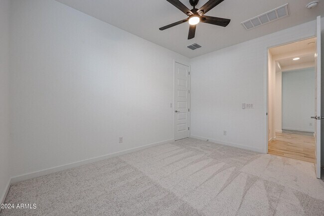 Building Photo - 7680 W Honeysuckle Dr