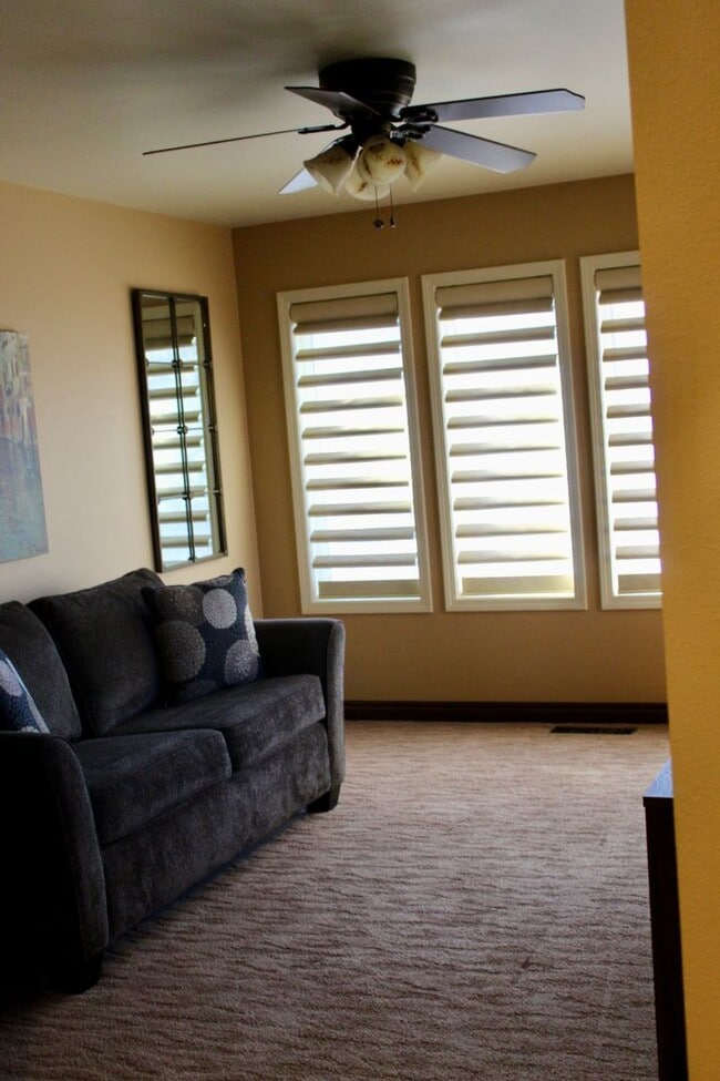 Building Photo - 2 bedroom Golf course Condo