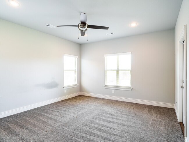 Building Photo - 1671 Sunrise Cir
