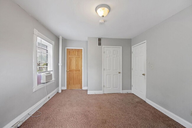 Building Photo - 494 Riddle Rd