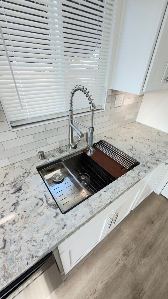 Building Photo - San Pedro