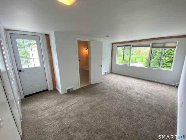 Building Photo - 165 Drum Hill Rd