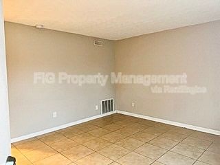 Building Photo - 123 Louella Dr
