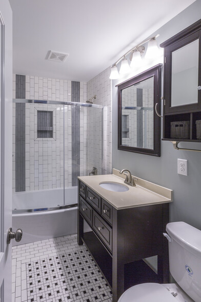 Building Photo - 3000 Golden Rd