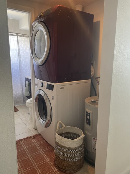 Laundry room - 407 Tyler Ave