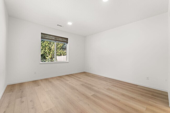 Building Photo - 8581 N Orch Ct