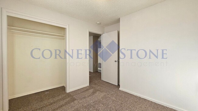 Building Photo - Cozy Duplex in Nampa!