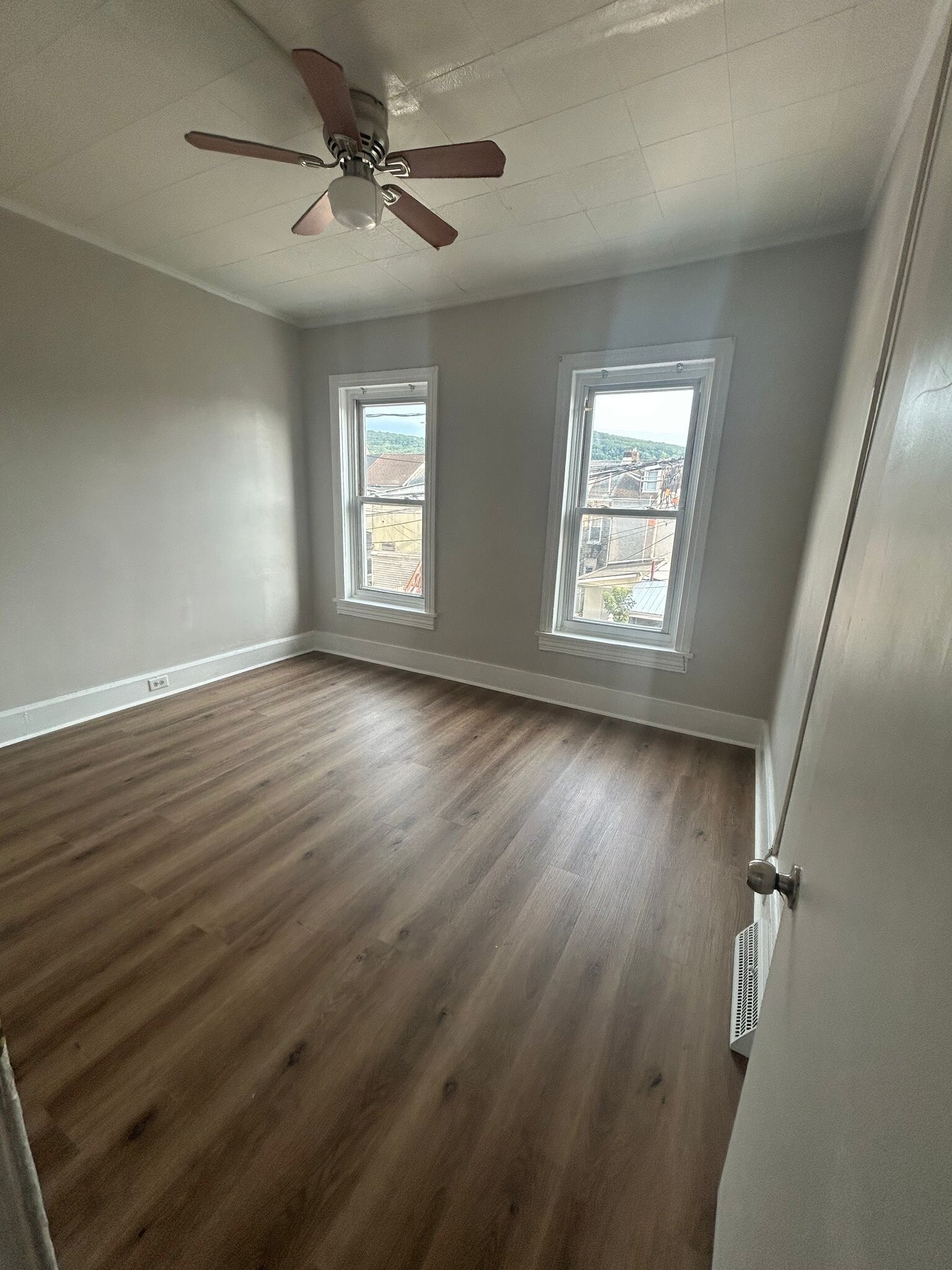 Building Photo - 1045 Fehrs Ct