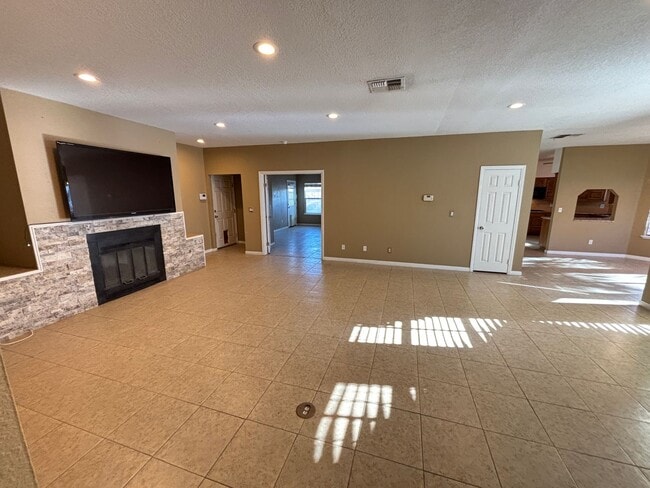 Building Photo - Stunning 3Bed/2Bath/2Car 1st Floor Condo with Private Yard, and Luxurious Amenities!