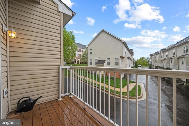 Building Photo - 556 Rhapsody Ct