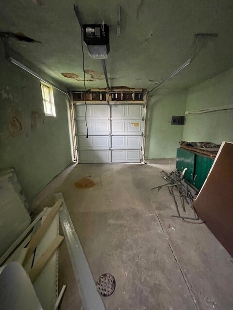 Building Photo - 2229 Parkview Pl