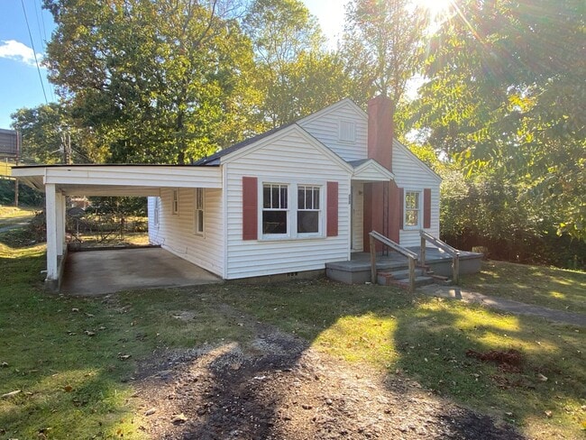 Primary Photo - 210 E 28th St