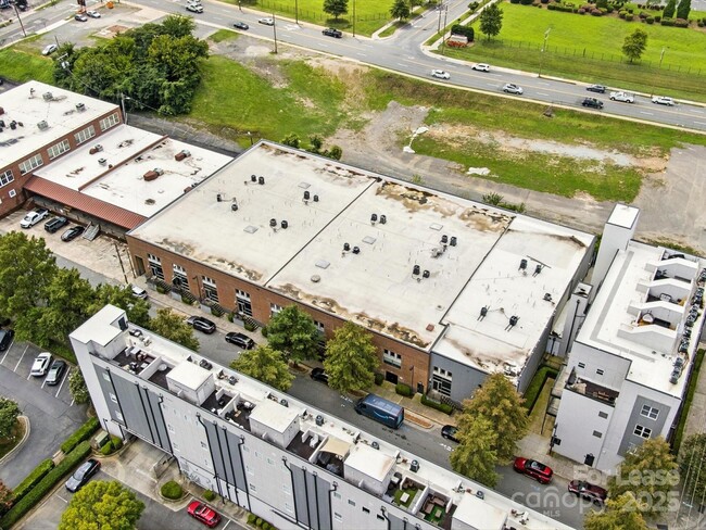 Building Photo - 915 Westmere Ave