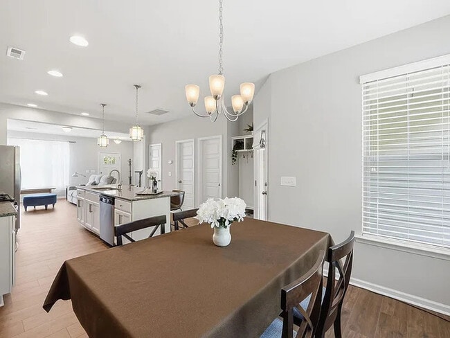 Building Photo - Lease OR Lease to Own
