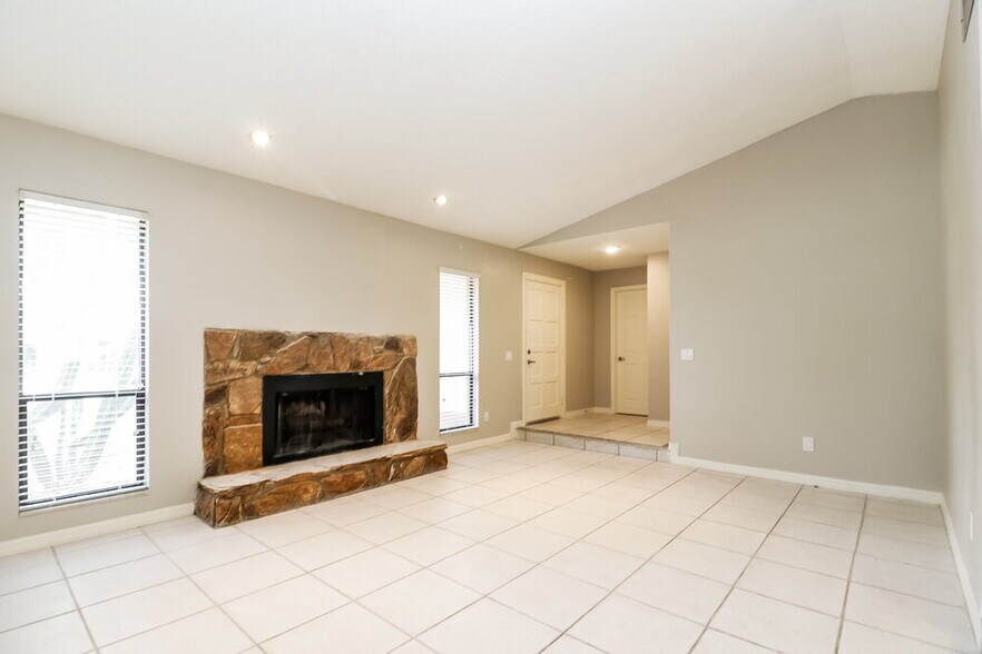 Building Photo - 5503 Bluejay Ln