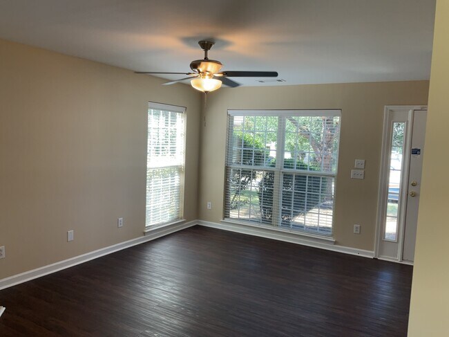 Building Photo - 11016 Treebranch Dr