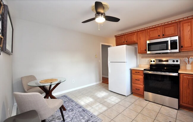 Building Photo - 5 Tunxis Pl