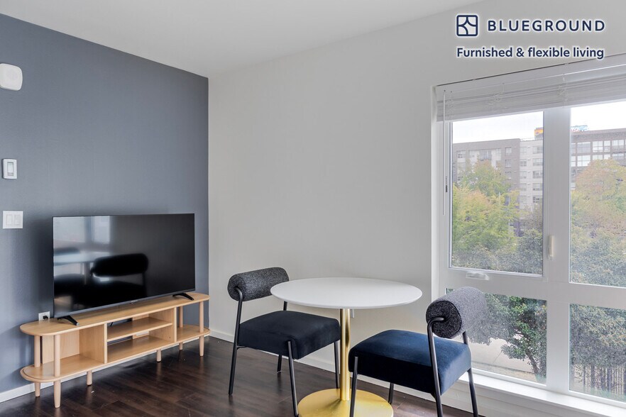 Building Photo - 5001 Brooklyn Ave NE