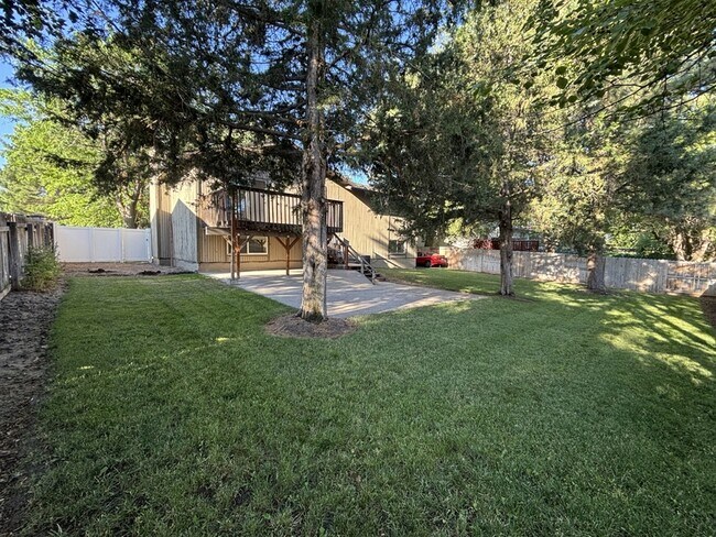 Building Photo - 2243 Aspen Hills Dr