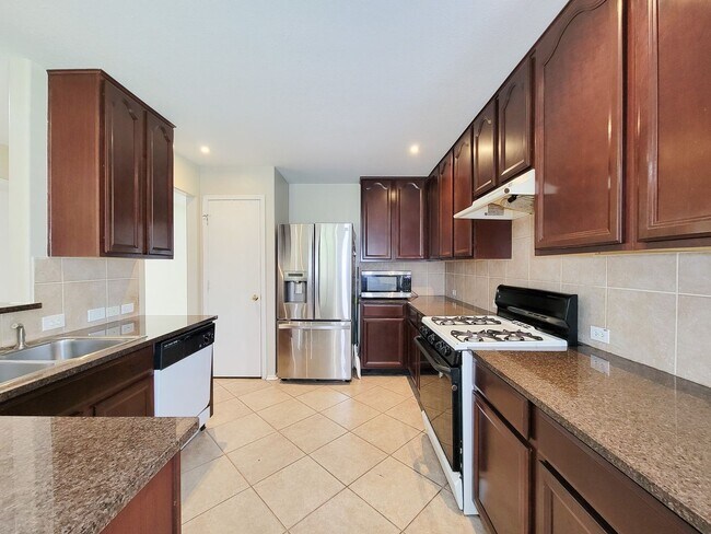 Building Photo - Comfort meets style in this home situated ...