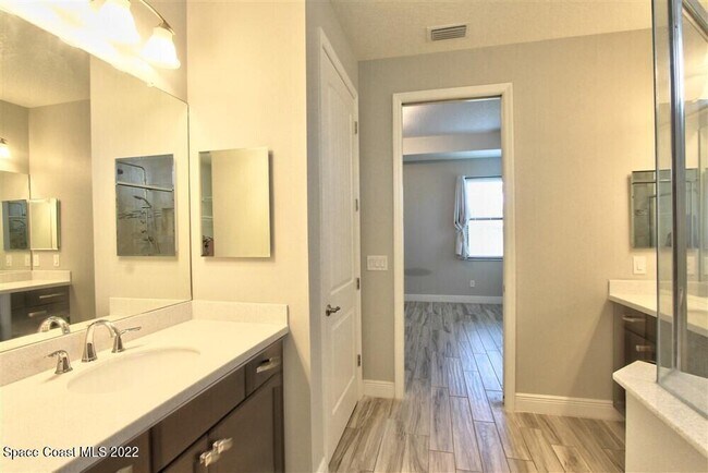 Building Photo - 3012 Addison Dr