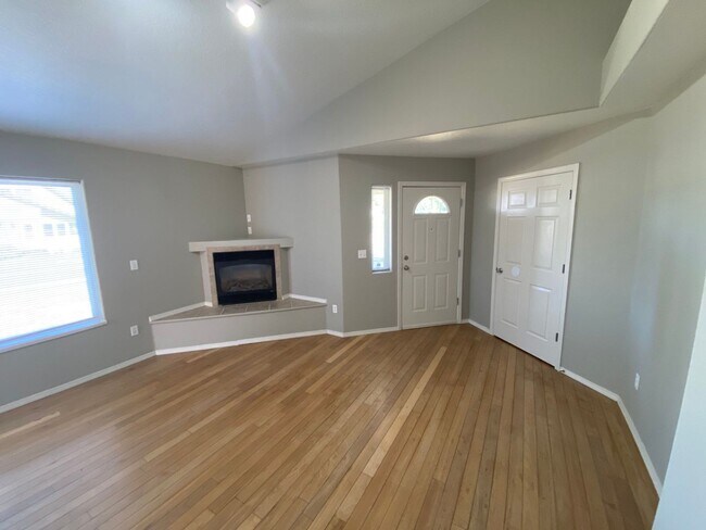 Building Photo - 4310 Sacramento Ct NE