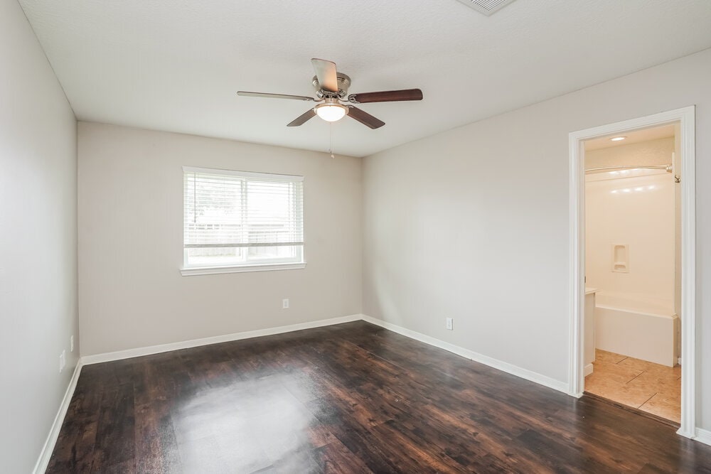 Building Photo - 216 Green Isle Ave