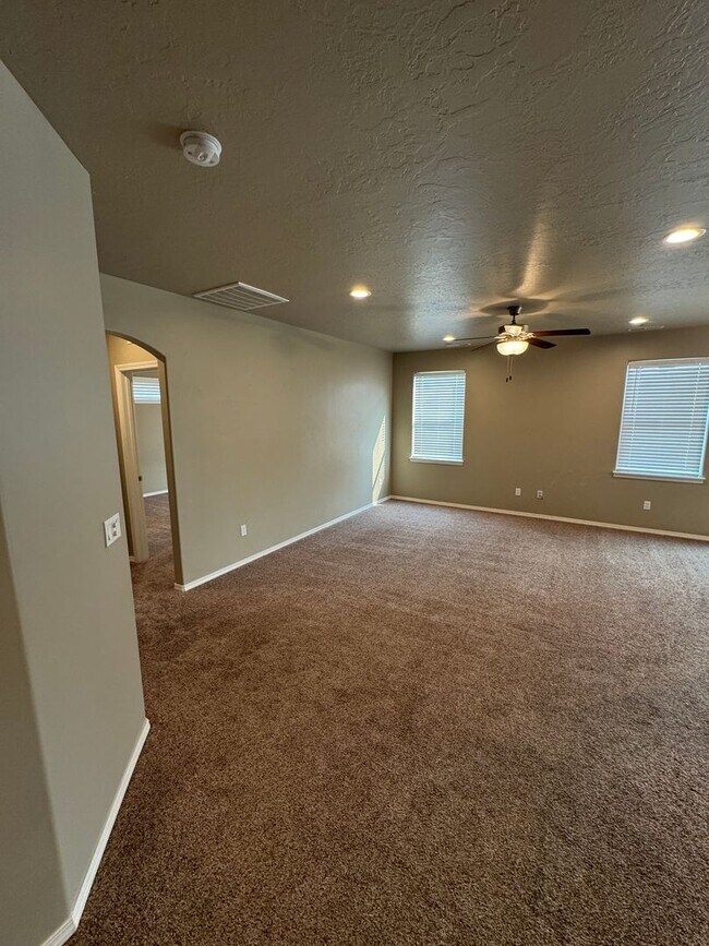 Building Photo - Charming 3-bedroom, 2-bathroom home locate...